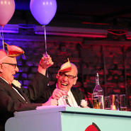 Pink Punk Pantheon 2016/2017 Hermann Schwaderlappen und Fritz Litzmann auf ihrem Präsidium (Foto: Harald Kirsch)